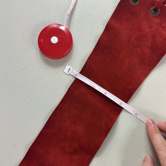 Red Leather waistband/belt with leather fringes and Butterfly Appliqués - Picture 4 of 4